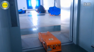 艾吉威AGV服裝行業(yè)跨樓層自動(dòng)化搬運(yùn)