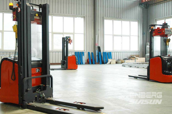 激光叉車(chē)型AGV