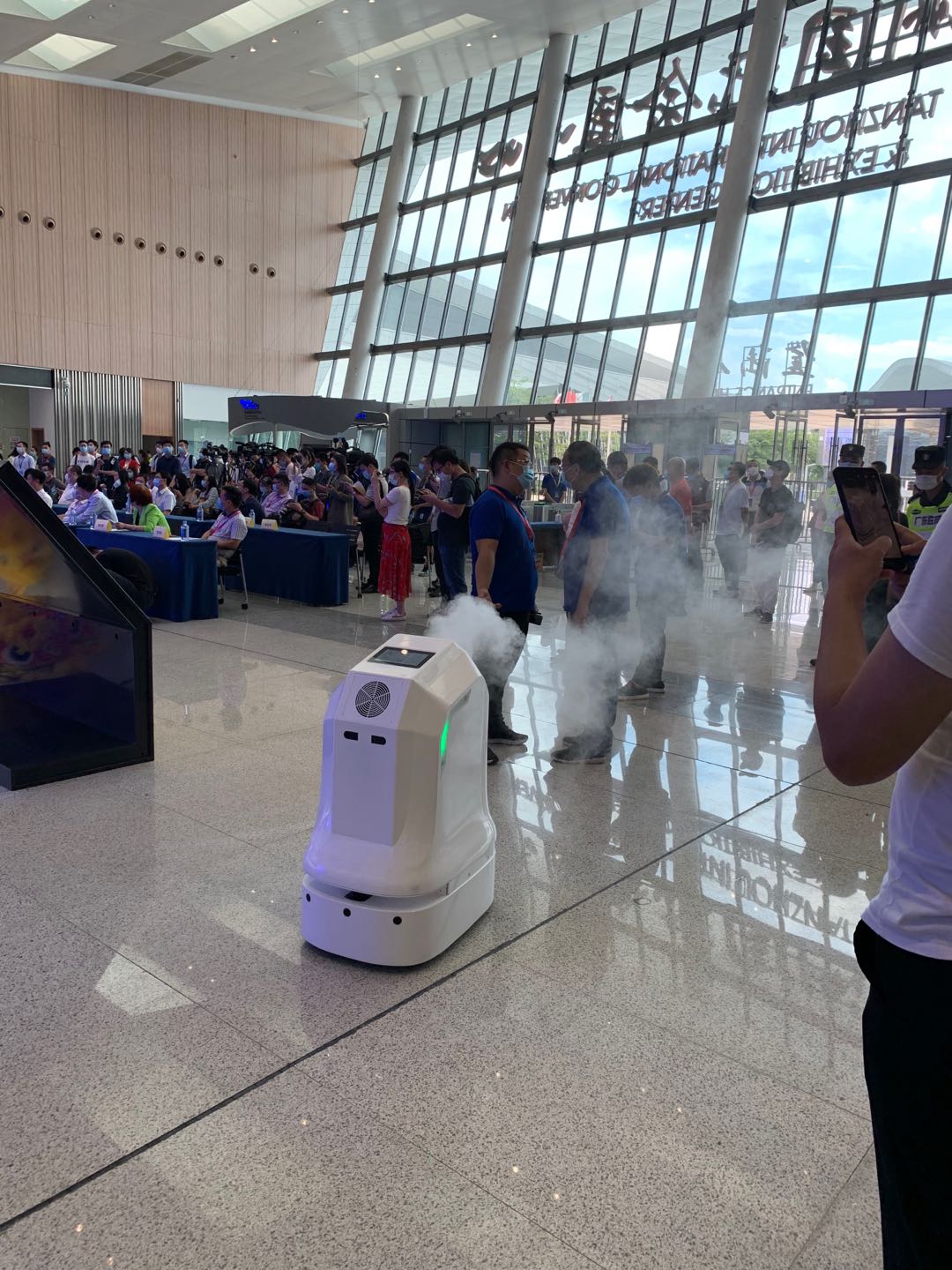 智能移動消毒機(jī)器人