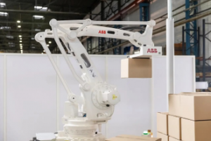 ABB新型機器人可識別和揀選各種箱子，能和AMR協(xié)作
