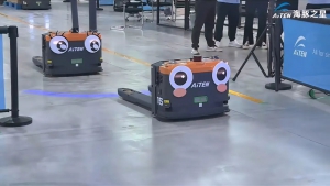 小搬 Mate2.0 家族帶著滿滿的誠意和驚喜，為我們呈上了豐富精彩的自我介紹，期待與您一同開啟智能物流新時(shí)代！ 小搬 Mate2.0 家族帶著滿滿的誠意和驚喜，為我們呈上了豐富精彩的自我介紹，期待與