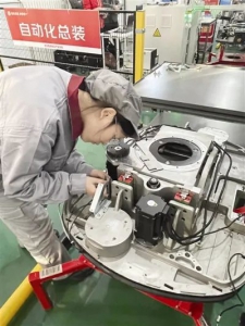 校企攜手，“地狼” AGV 智能搬運(yùn)機(jī)器人開啟智能工廠新篇，天津這一學(xué)院火了！